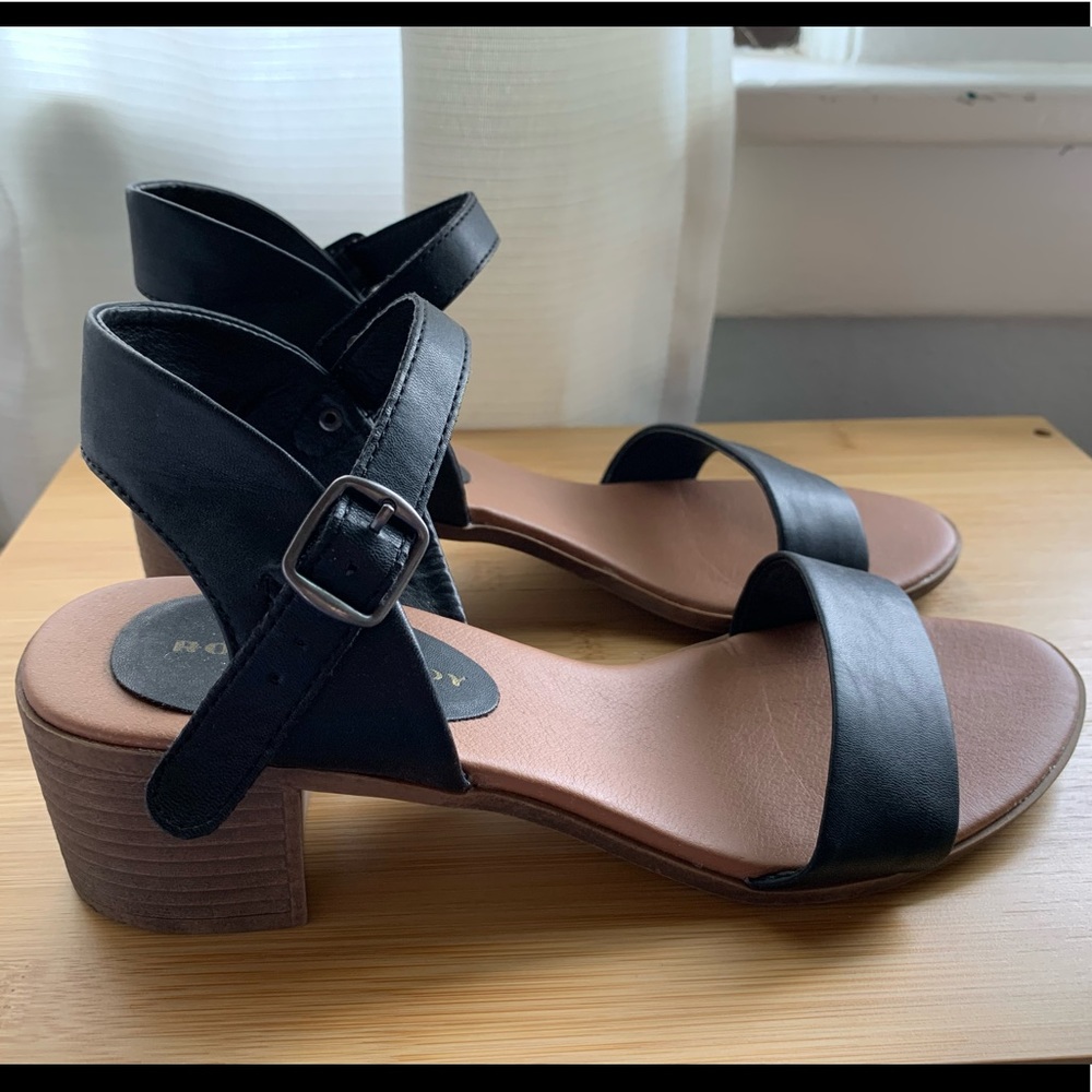 Sandal with Black Strap
